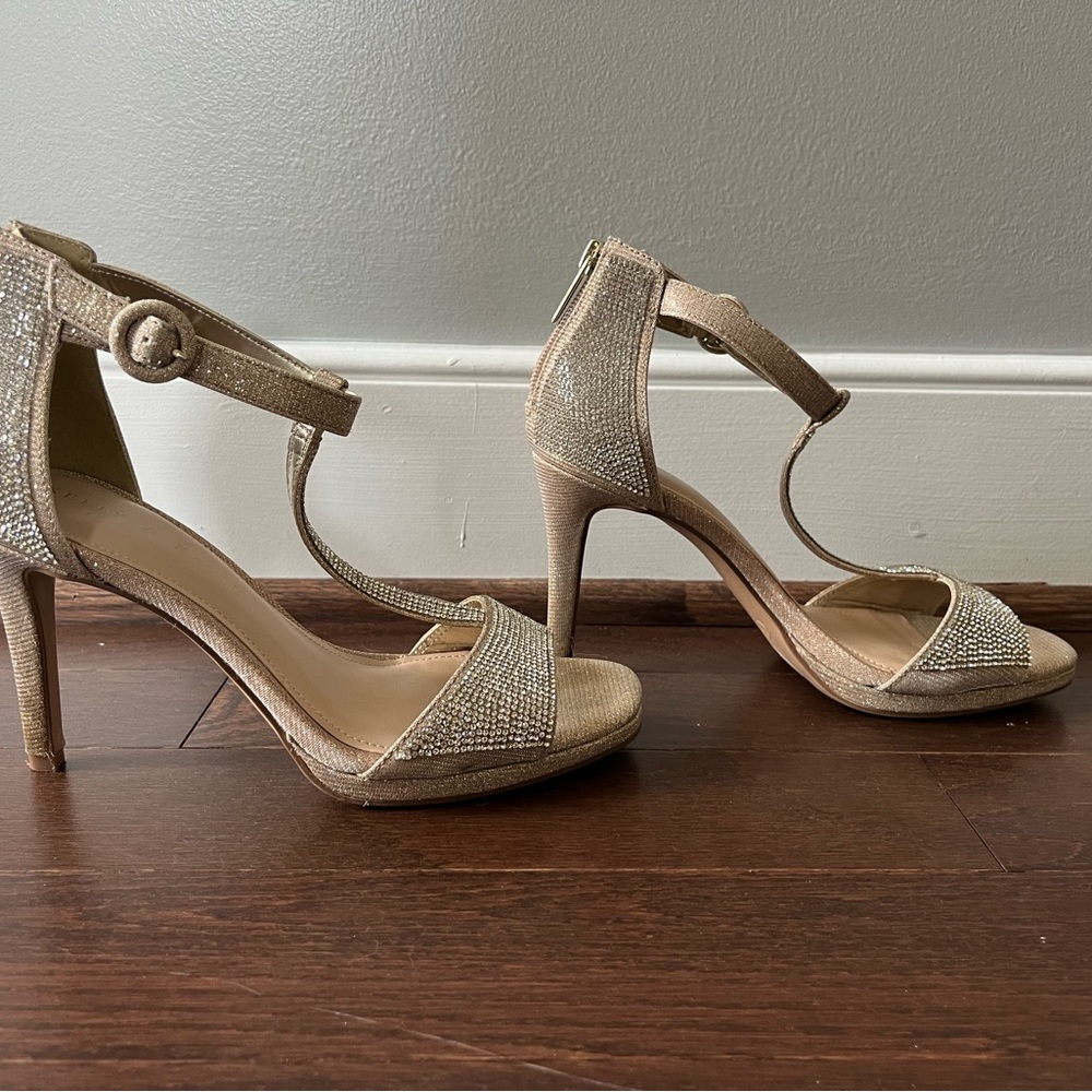 Kelly and Katie silver sparkling 4” heels, size 7.5